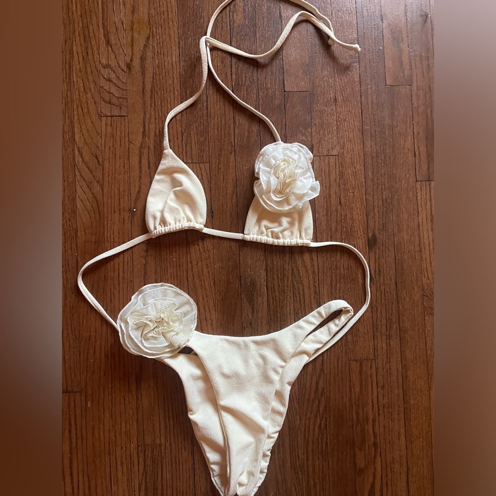 SAME bikini set. Cream Floral Accent Top and bottom